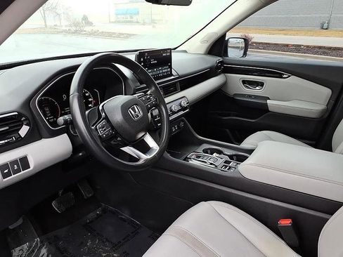 Used 2025 Honda Pilot Touring image 15