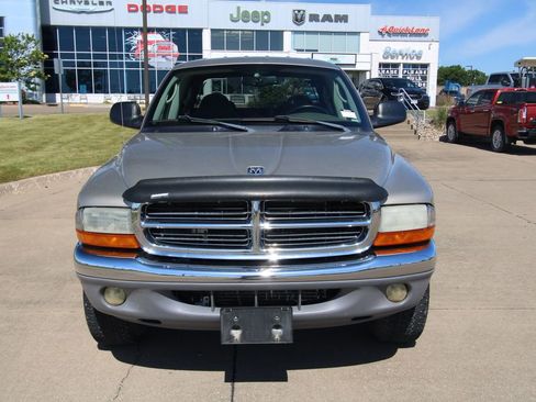 Used 2004 Dodge Dakota SLT w/ Deluxe Convenience Group AWD/4WD image 2