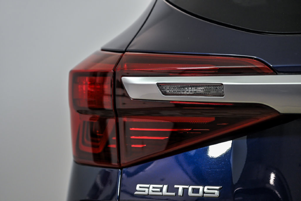 Used 2023 Kia Seltos S w/ Navigation Package AWD/4WD image 12