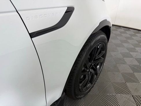 Used 2025 Land Rover Discovery Dynamic SE image 38