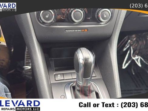 Used 2013 Volkswagen Golf 4-Door FWD image 15
