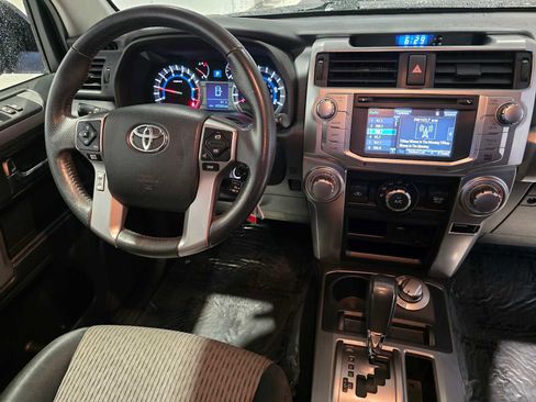 Used 2015 Toyota 4Runner SR5 AWD/4WD image 10