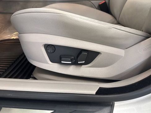 Used 2011 BMW 535i xDrive Sedan image 23