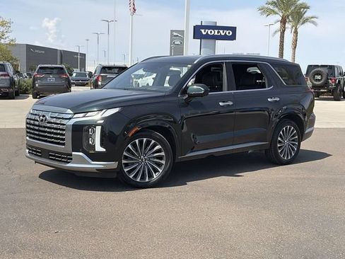 Used 2024 Hyundai Palisade Calligraphy AWD/4WD image 2