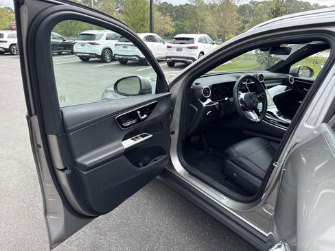 Used 2024 Mercedes-Benz GLC 300 image 18