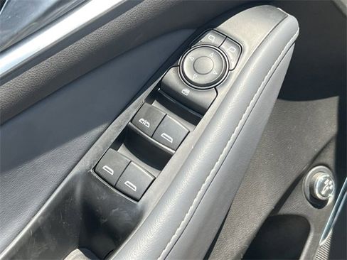 Used 2023 Buick Enclave Essence image 15