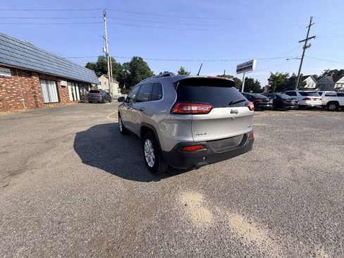 Used 2016 Jeep Cherokee Latitude AWD/4WD image 22