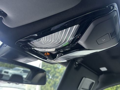 Used 2025 BMW 330i xDrive Sedan w/ Premium Package image 25