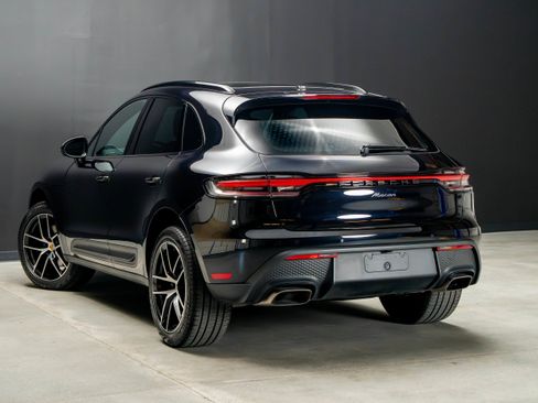 Certified 2025 Porsche Macan AWD/4WD image 3