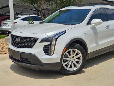 Used 2023 Cadillac XT4 Luxury w/ Cold Weather Package FWD image 6