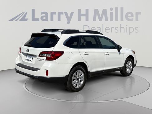 Used 2017 Subaru Outback 2.5i Premium AWD/4WD image 5