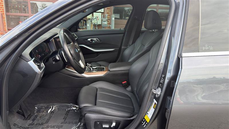 Used 2019 BMW 330i xDrive Sedan w/ Driving Assistance Package AWD/4WD image 28