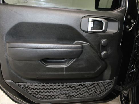 Used 2023 Jeep Gladiator Sport image 18