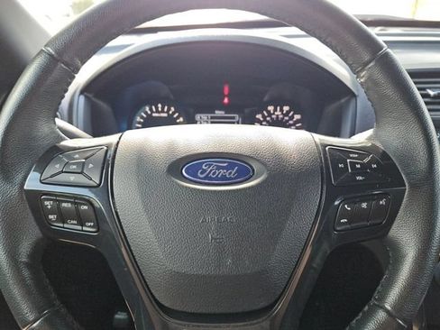 Used 2018 Ford Explorer XLT FWD image 21