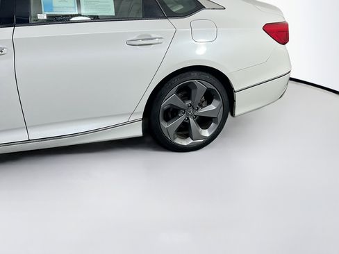 Used 2018 Honda Accord Touring image 31