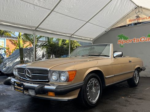 Used 1987 Mercedes-Benz 560 SL image 2