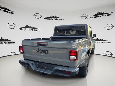 Used 2022 Jeep Gladiator Sport image 5