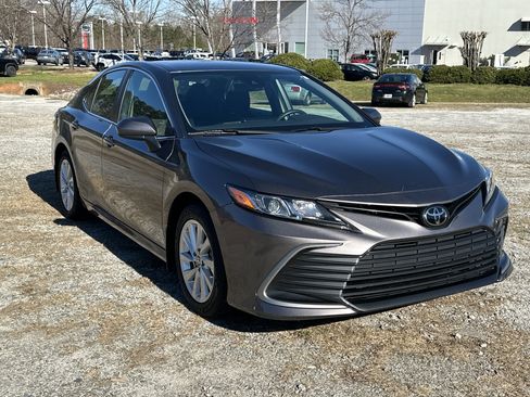 Used 2024 Toyota Camry LE image 3