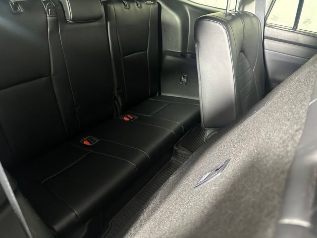 Used 2022 Toyota Highlander XLE AWD/4WD image 24