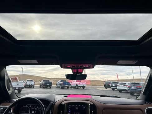 Used 2022 Chevrolet Silverado 1500 High Country w/ Technology Package image 22