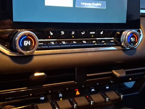 Used 2024 GMC Canyon Elevation w/ Elevation Premium Package image 23