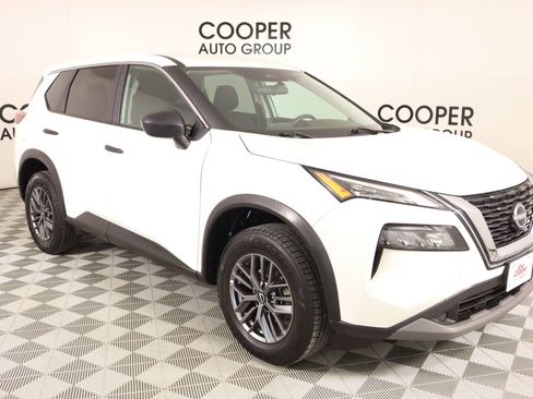 Used 2023 Nissan Rogue S image 1