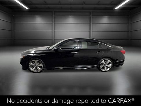 Used 2018 Honda Accord Touring image 2