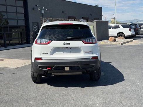 Used 2019 Jeep Cherokee Trailhawk AWD/4WD image 4