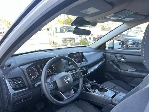 Used 2025 Nissan Rogue SV FWD image 44