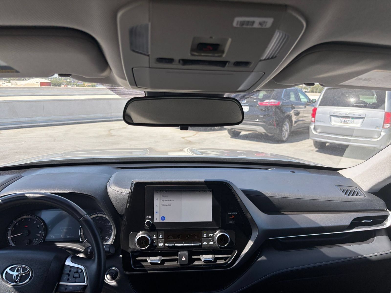 Used 2025 Toyota Highlander LE FWD image 33