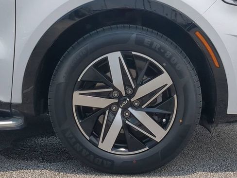 Used 2022 Kia Sorento EX w/ Panoramic Sunroof Package FWD image 11