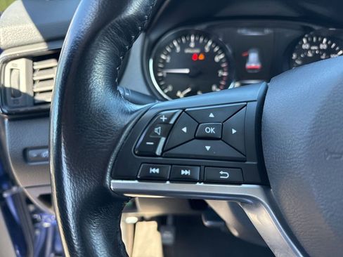 Used 2017 Nissan Rogue SV image 11