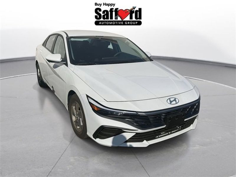Certified 2025 Hyundai Elantra SE w/ Cargo Package image 1