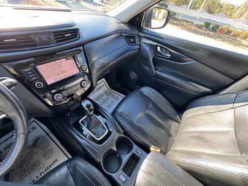 Used 2019 Nissan Rogue SL w/ Premium Package image 19