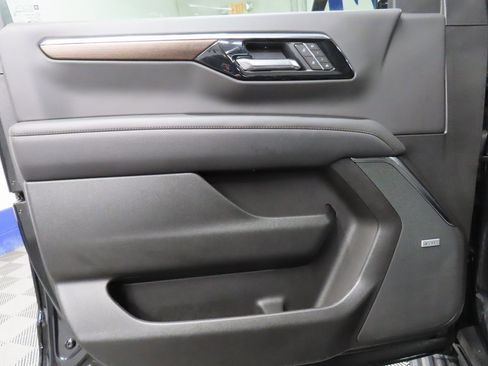 Used 2025 Chevrolet Suburban High Country image 55