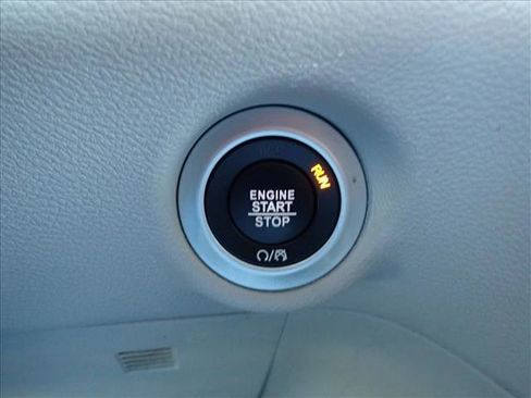 Used 2024 Chrysler Pacifica Touring-L FWD image 22