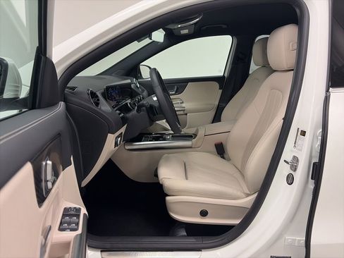 Certified 2025 Mercedes-Benz GLA 250 4MATIC image 10