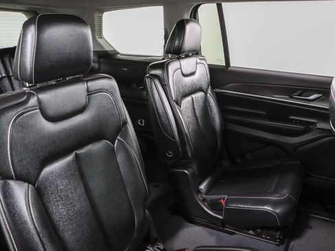 Used 2023 Jeep Grand Cherokee L Limited AWD/4WD image 30