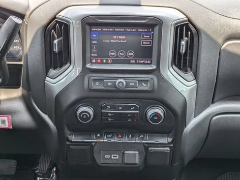 Used 2021 Chevrolet Silverado 1500 Custom AWD/4WD image 19