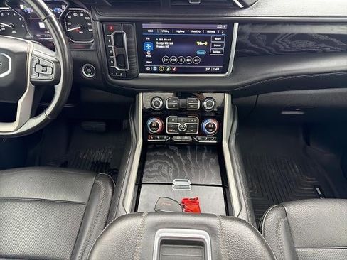 Used 2021 GMC Yukon XL Denali w/ Denali Premium Package image 19