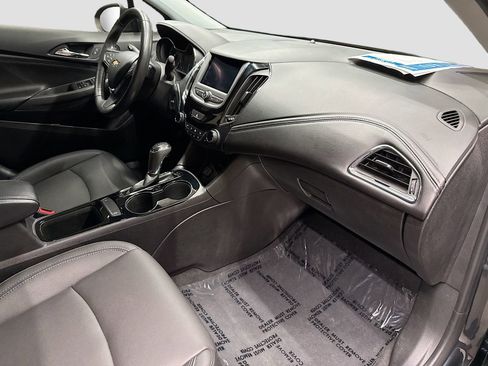 Used 2019 Chevrolet Cruze Premier FWD image 30