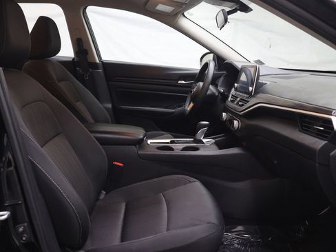 Used 2025 Nissan Altima 2.5 SV FWD image 10