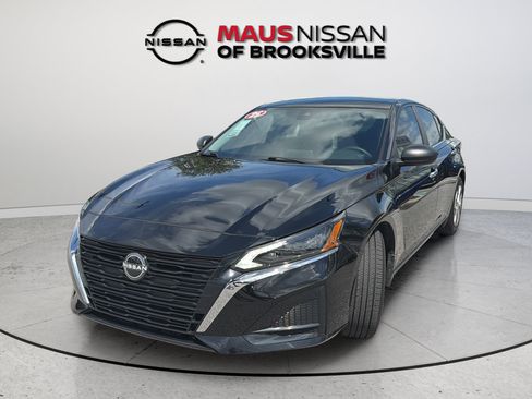 Certified 2025 Nissan Altima 2.5 S FWD image 4