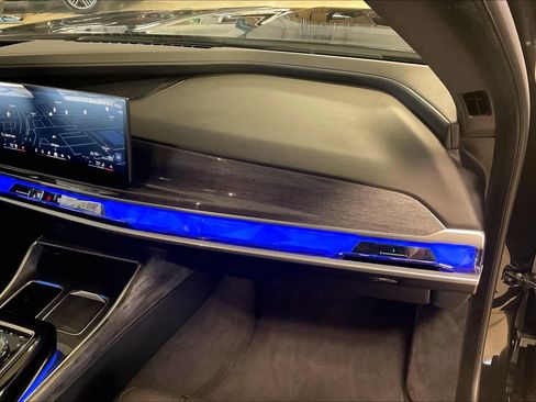 Used 2025 BMW 740i image 17