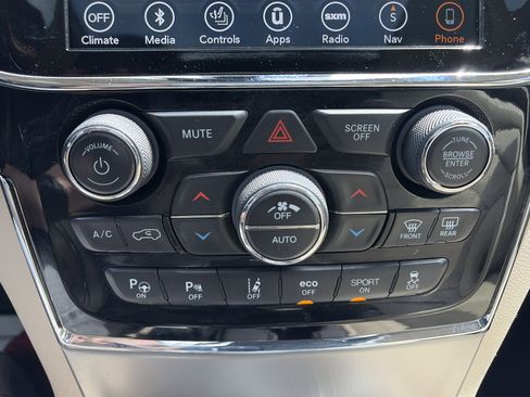 Used 2019 Jeep Grand Cherokee Limited w/ Luxury Group II AWD/4WD image 21