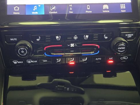 Used 2022 Jeep Grand Cherokee L Limited w/ Luxury Tech Group II AWD/4WD image 19