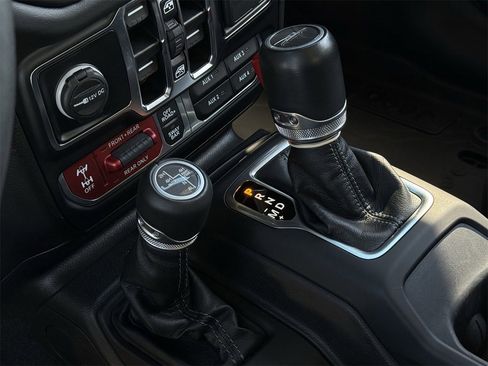 Used 2024 Jeep Gladiator Rubicon image 19