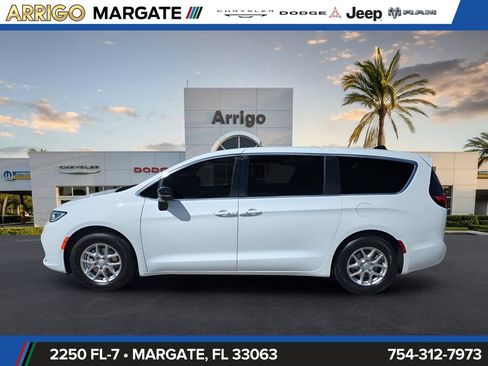 New 2026 Chrysler Pacifica Select FWD image 8