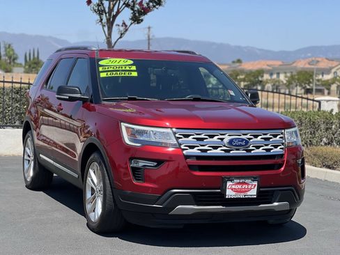 Used 2019 Ford Explorer XLT w/ Equipment Group 202A FWD image 3