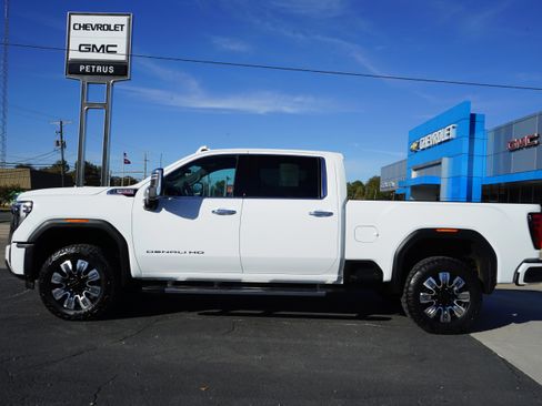 Used 2025 GMC Sierra 2500 Denali w/ Max Trailering Package image 2